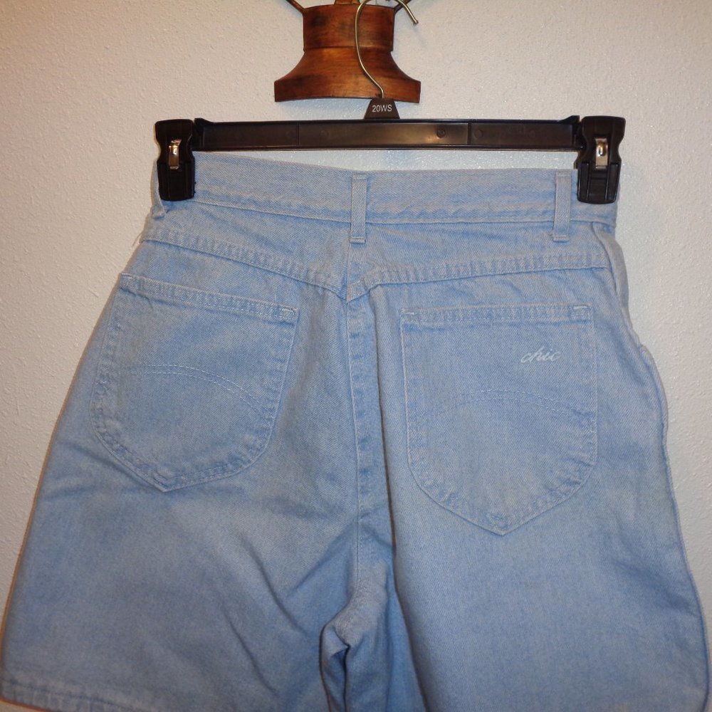 Vintage Chic Women's Jean Denim Shorts Size 11 - Picture 2 of 10